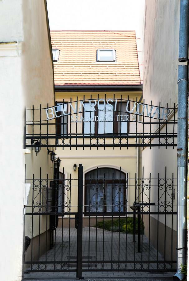 Centrum Apartman Cegléd Eksteriør bilde
